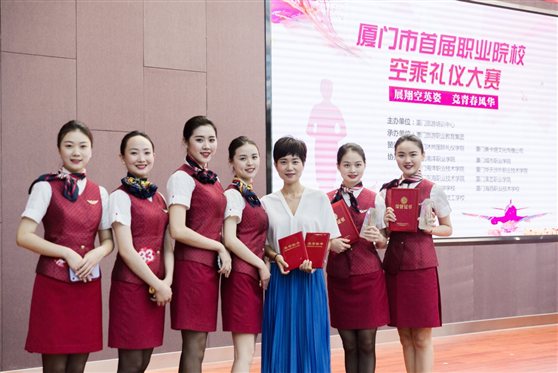 说明: 一群小孩站在一起&#xA;&#xA;中度可信度描述已自动生成
